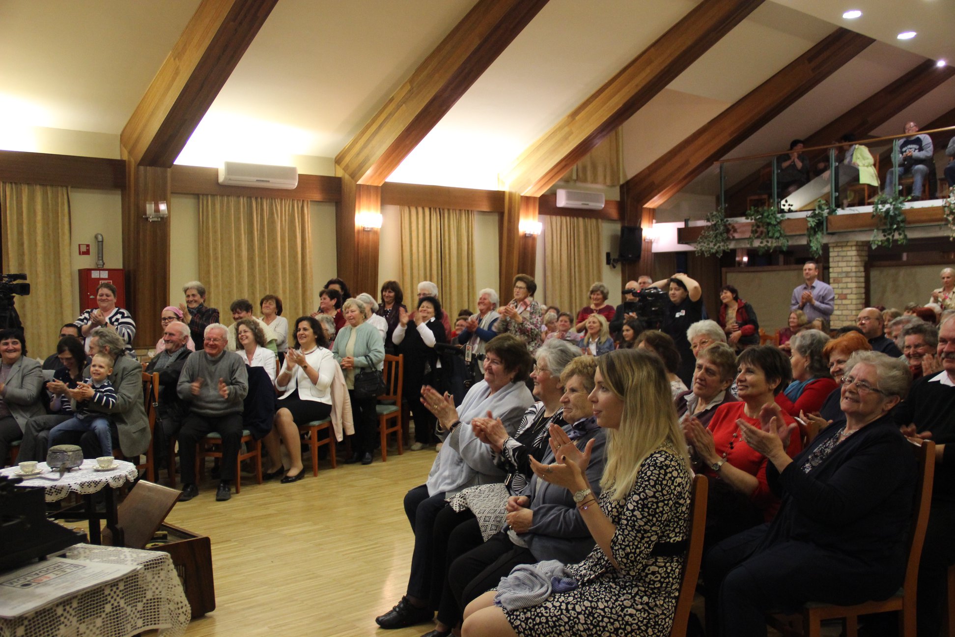Zenés irodali est kuplék sanzonok galéria 17